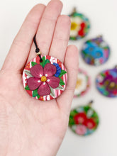 Load image into Gallery viewer, Small Floral Ornament 3