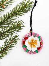 Load image into Gallery viewer, Small Floral Ornament 3