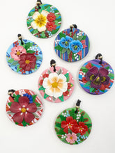 Load image into Gallery viewer, Small Floral Ornament 4