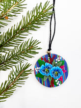 Load image into Gallery viewer, Small Floral Ornament 1