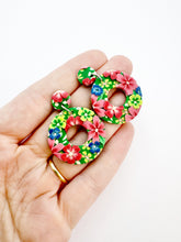 Load image into Gallery viewer, Jardin Vert Cut-out Dangle Earrings
