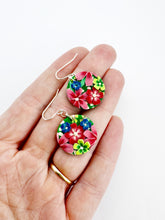 Load image into Gallery viewer, Jardin Vert Circle Dangle Earrings
