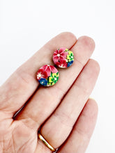 Load image into Gallery viewer, Jardin Vert Circle Stud Earrings
