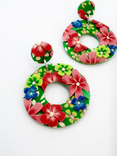 Load image into Gallery viewer, Jardin Vert Cut-out Dangle Earrings
