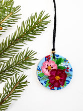 Load image into Gallery viewer, Small Floral Ornament 4
