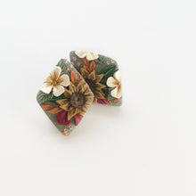Load image into Gallery viewer, Sunflower Bouquet Diamond Statement Studs
