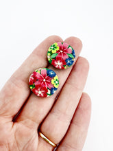 Load image into Gallery viewer, Jardin Vert Large Circle Stud Earrings
