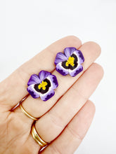 Load image into Gallery viewer, Pansy Flower Statement Stud in Purple
