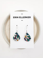 Load image into Gallery viewer, Daisy Small Hoop Earrings
