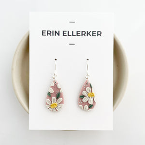 Daisy Small Dangle Earrings in Pink